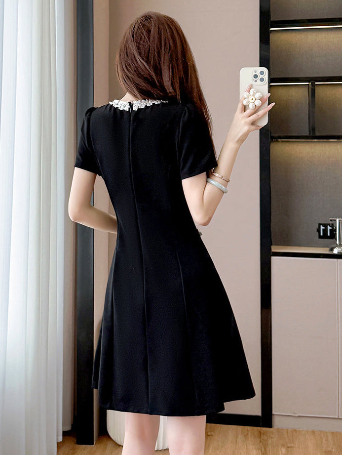 Elegant Plus Size Black Mini Dress With Contrast Lace-Curvy Fit Pearl Button Dress