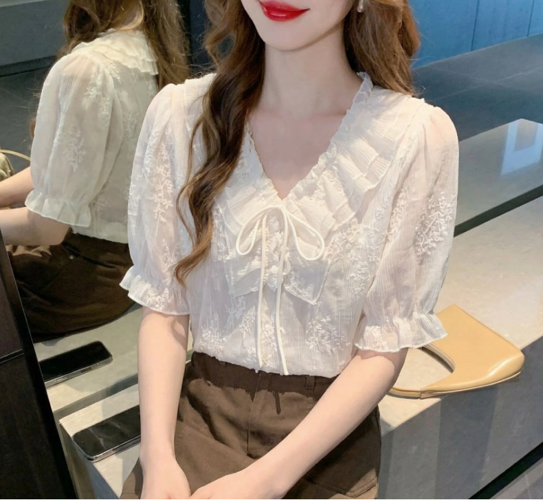 French Chic Puff-Sleeve Lace Blouse