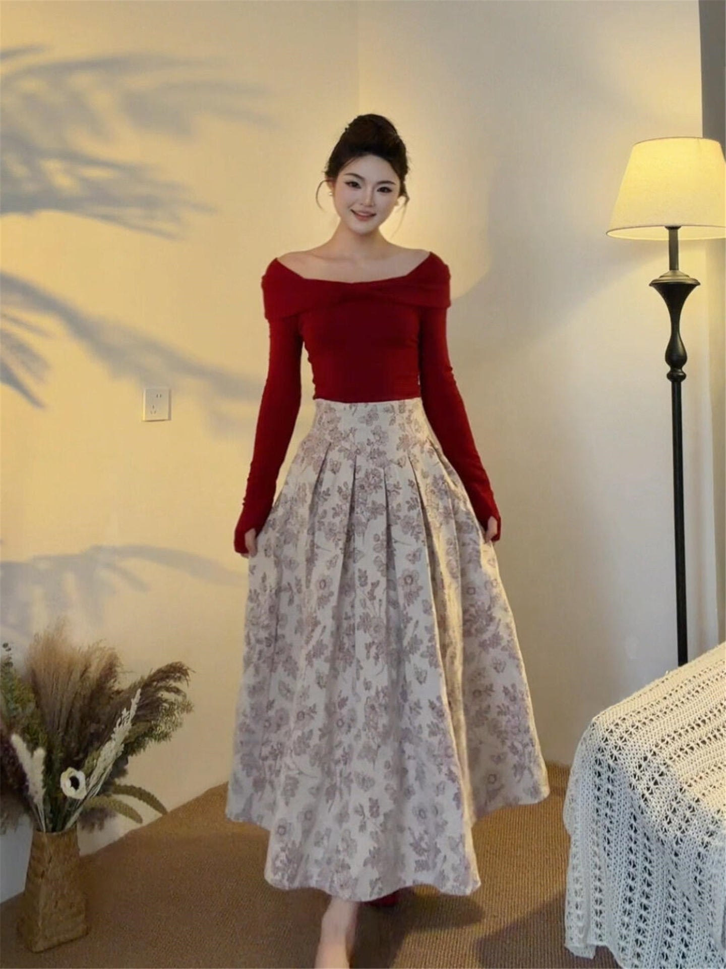 Elegant Off - Shoulder Knit Top With Pleated Floral Maxi Skrit