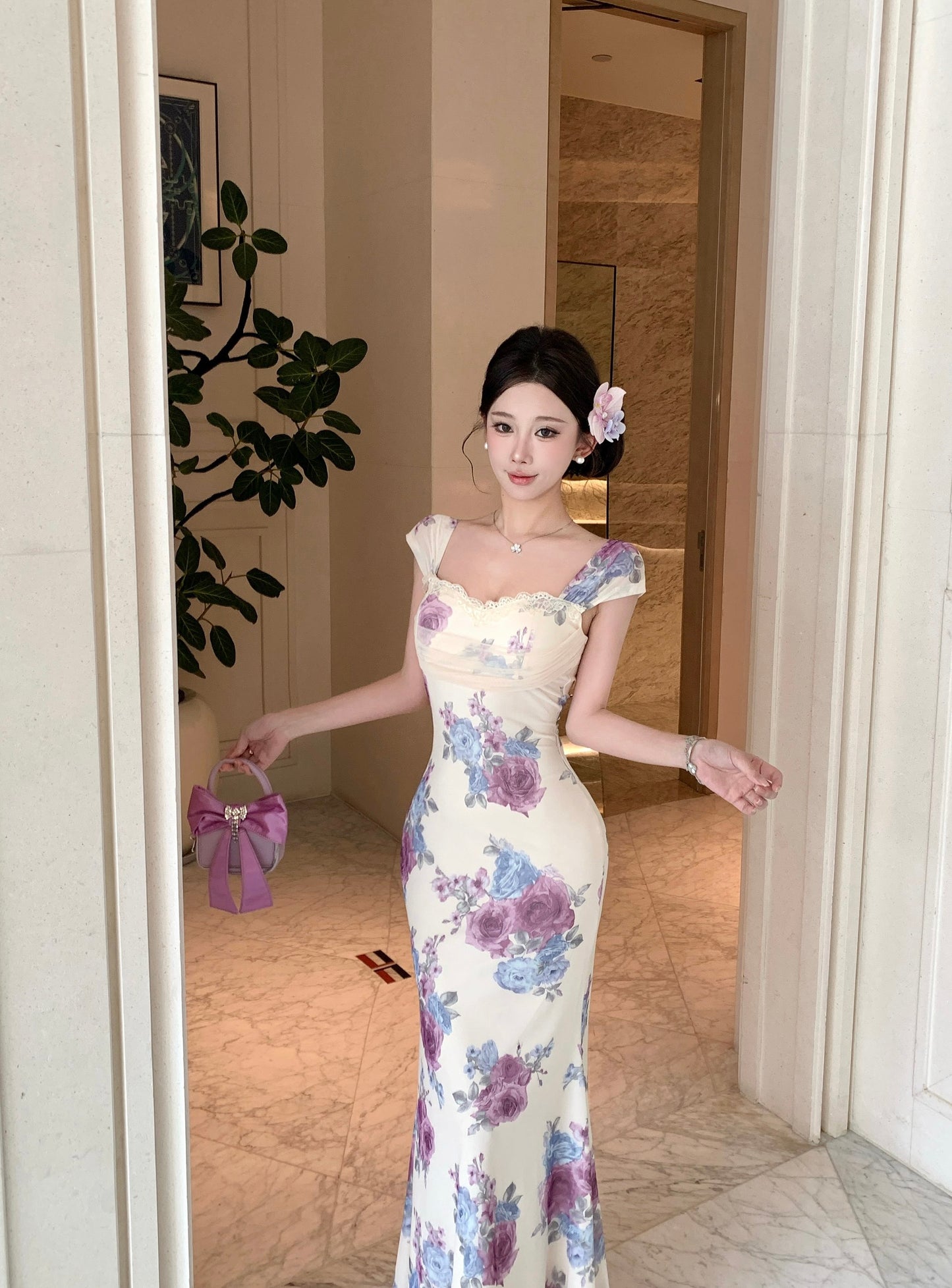 Figure-flattering Strapless Floral Bodycon Dress