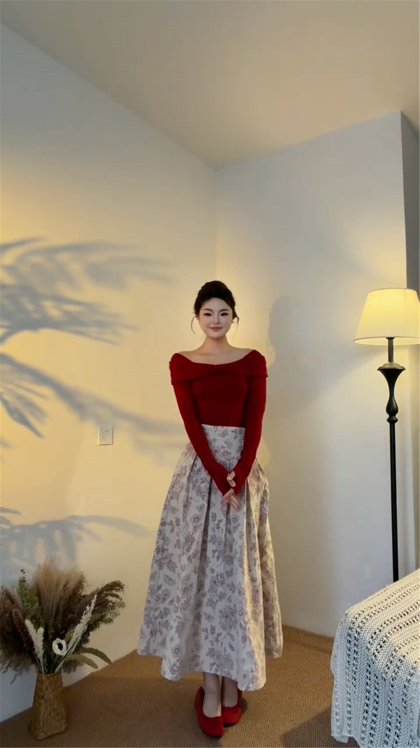 Elegant Off - Shoulder Knit Top With Pleated Floral Maxi Skrit