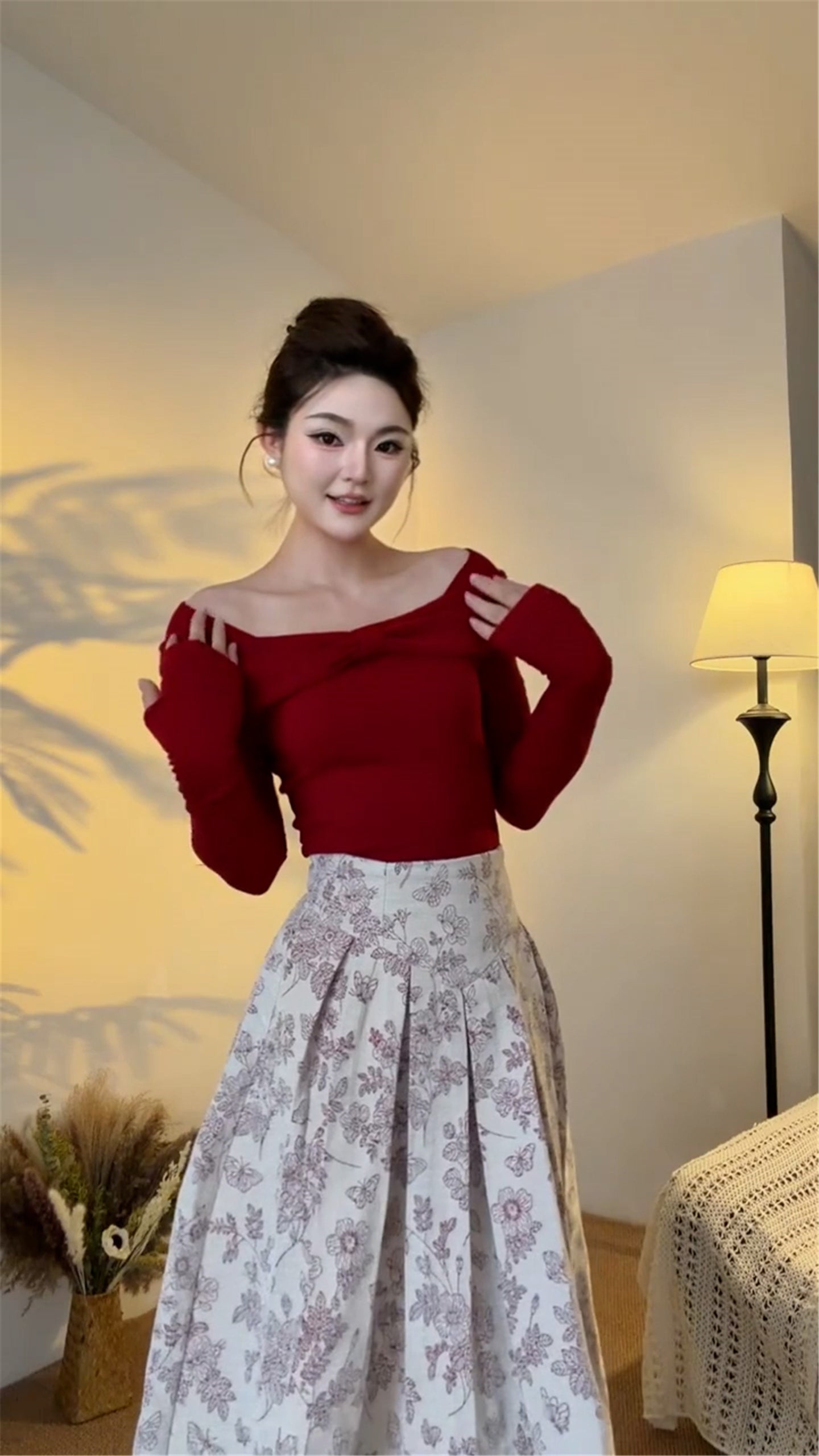 Elegant Off - Shoulder Knit Top With Pleated Floral Maxi Skrit