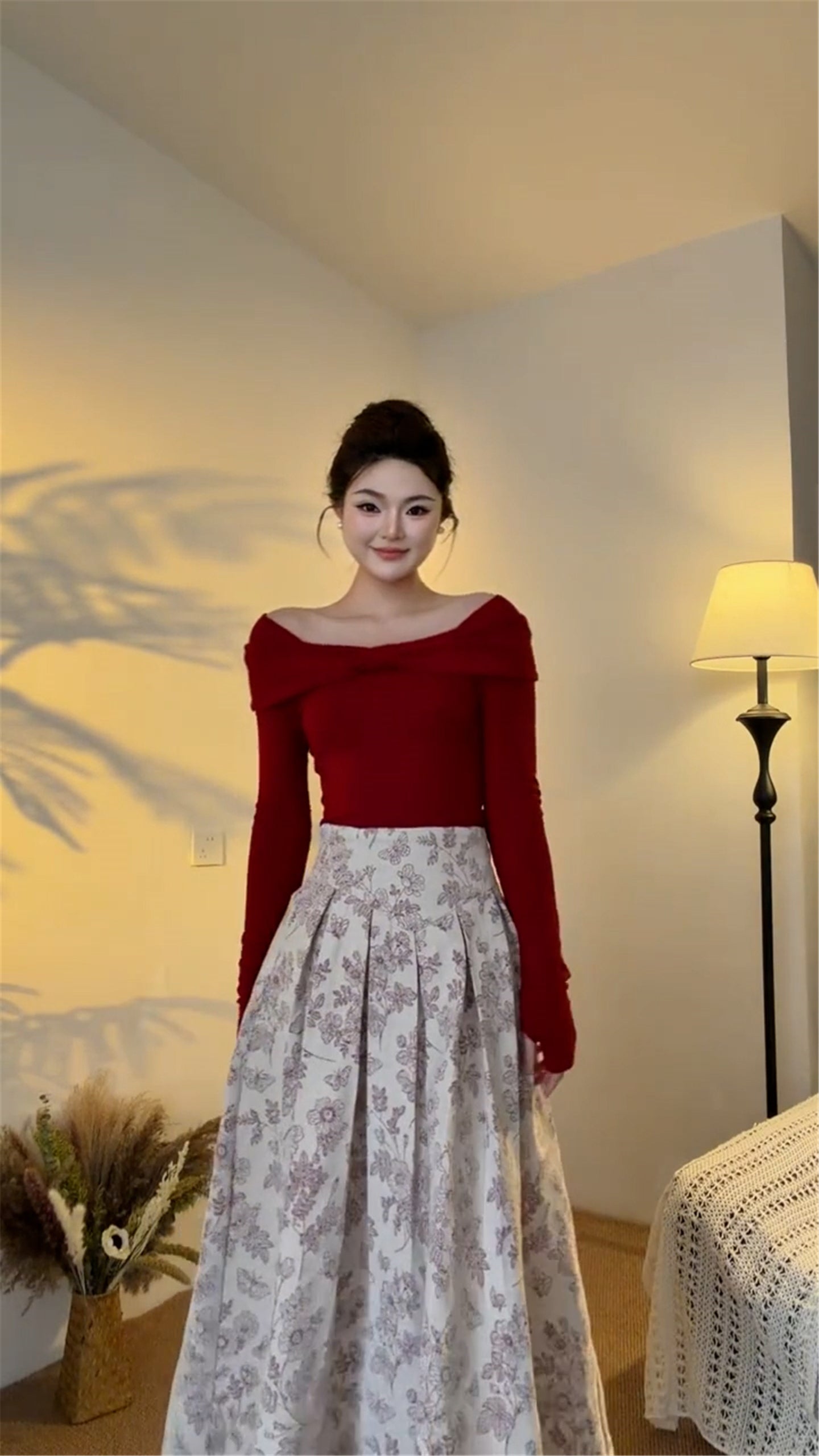 Elegant Off - Shoulder Knit Top With Pleated Floral Maxi Skrit