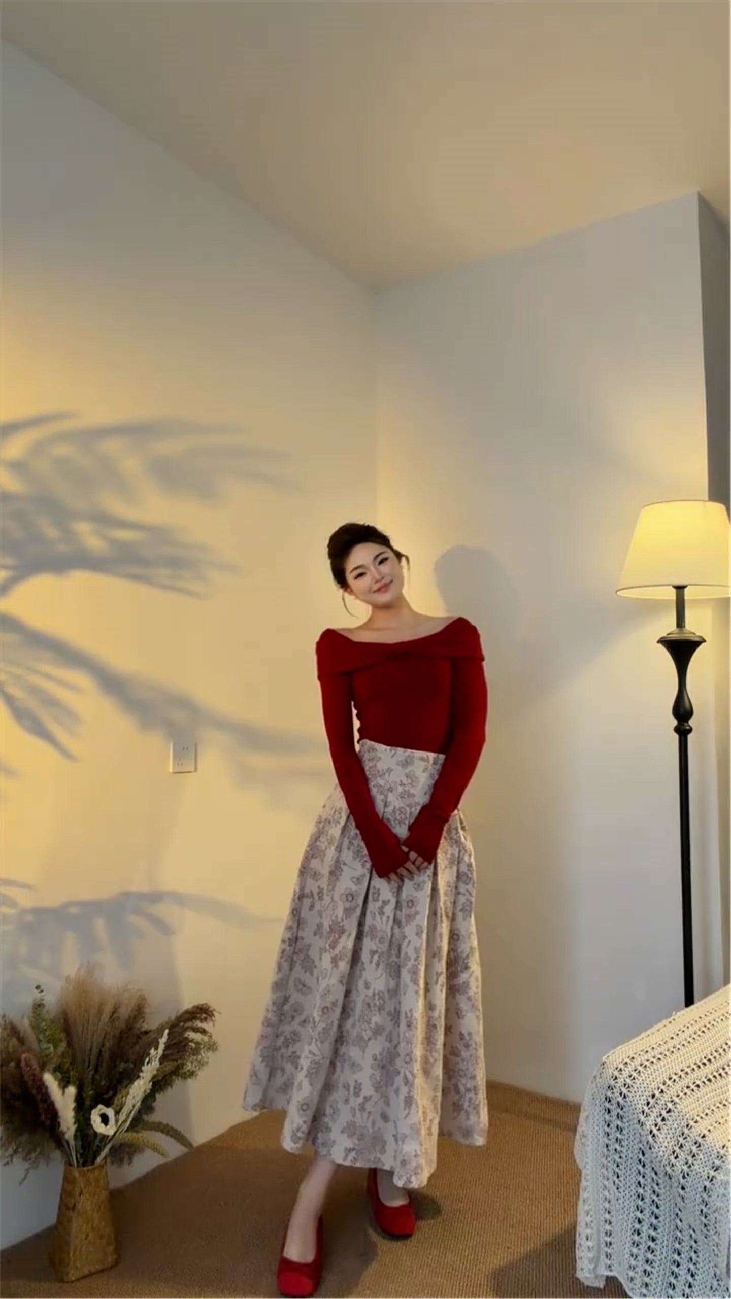 Elegant Off - Shoulder Knit Top With Pleated Floral Maxi Skrit