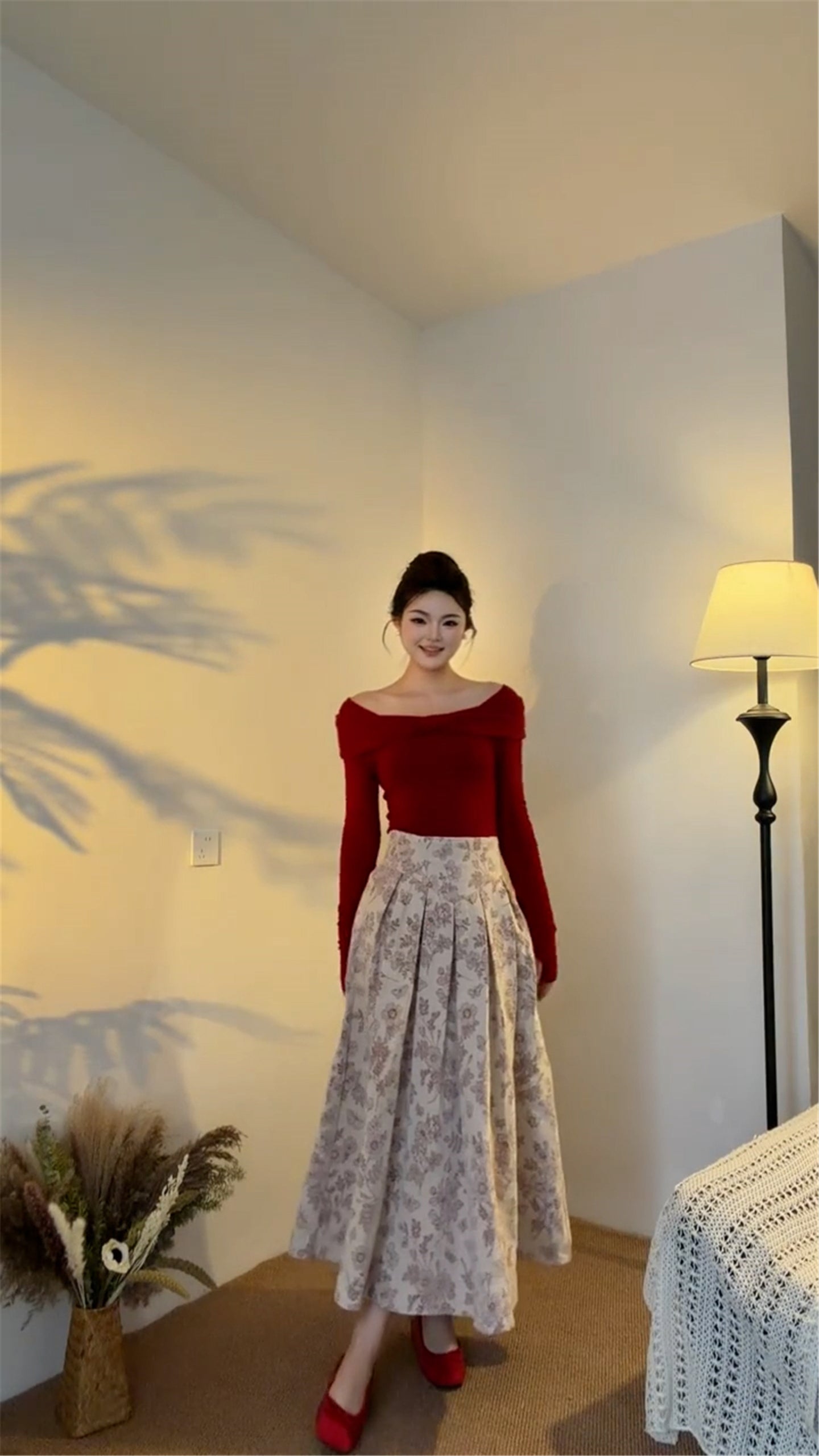 Elegant Off - Shoulder Knit Top With Pleated Floral Maxi Skrit
