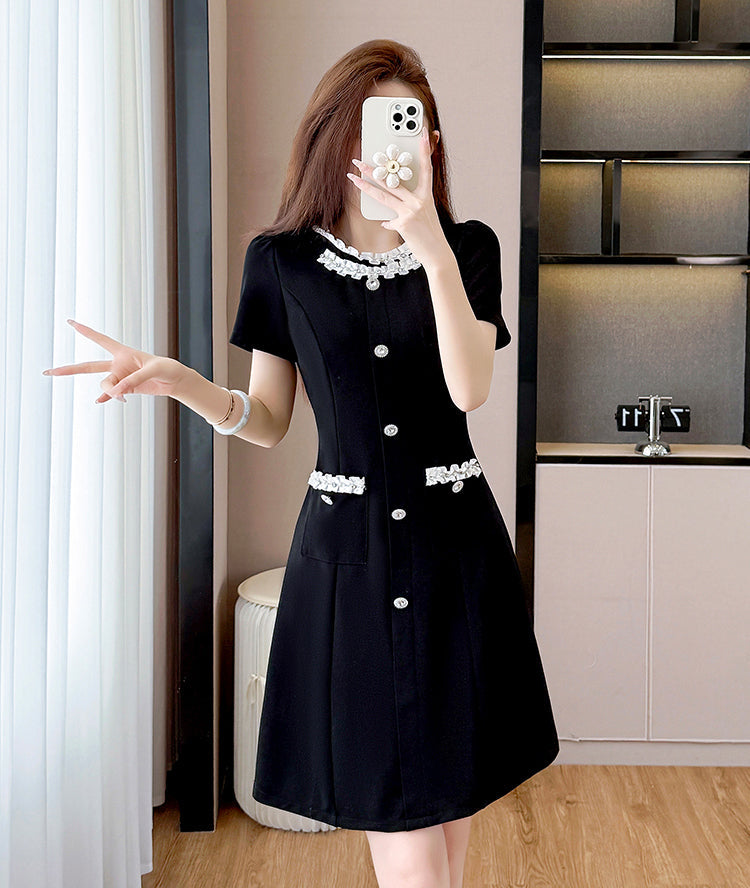 Elegant Plus Size Black Mini Dress With Contrast Lace-Curvy Fit Pearl Button Dress