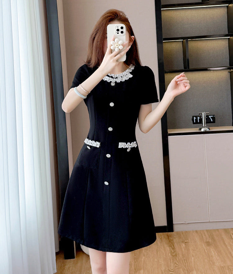 Elegant Plus Size Black Mini Dress With Contrast Lace-Curvy Fit Pearl Button Dress