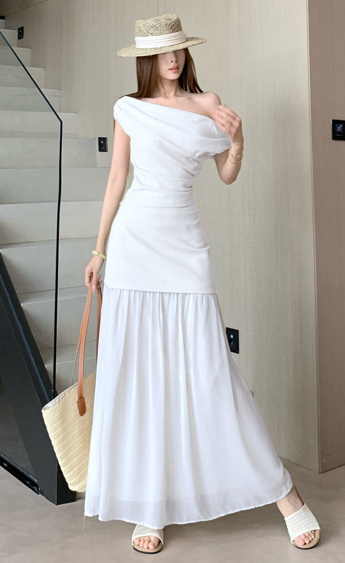 Elegant and sophisticated two-piece suit set, featuring a fitted Top a delicate off-the-shoulder design