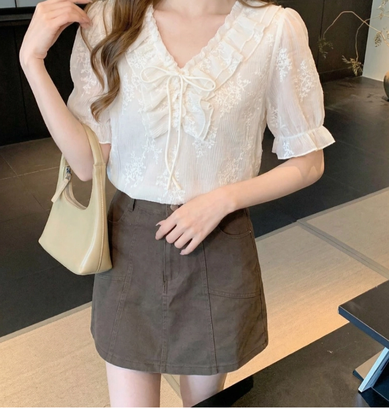 French Chic Puff-Sleeve Lace Blouse