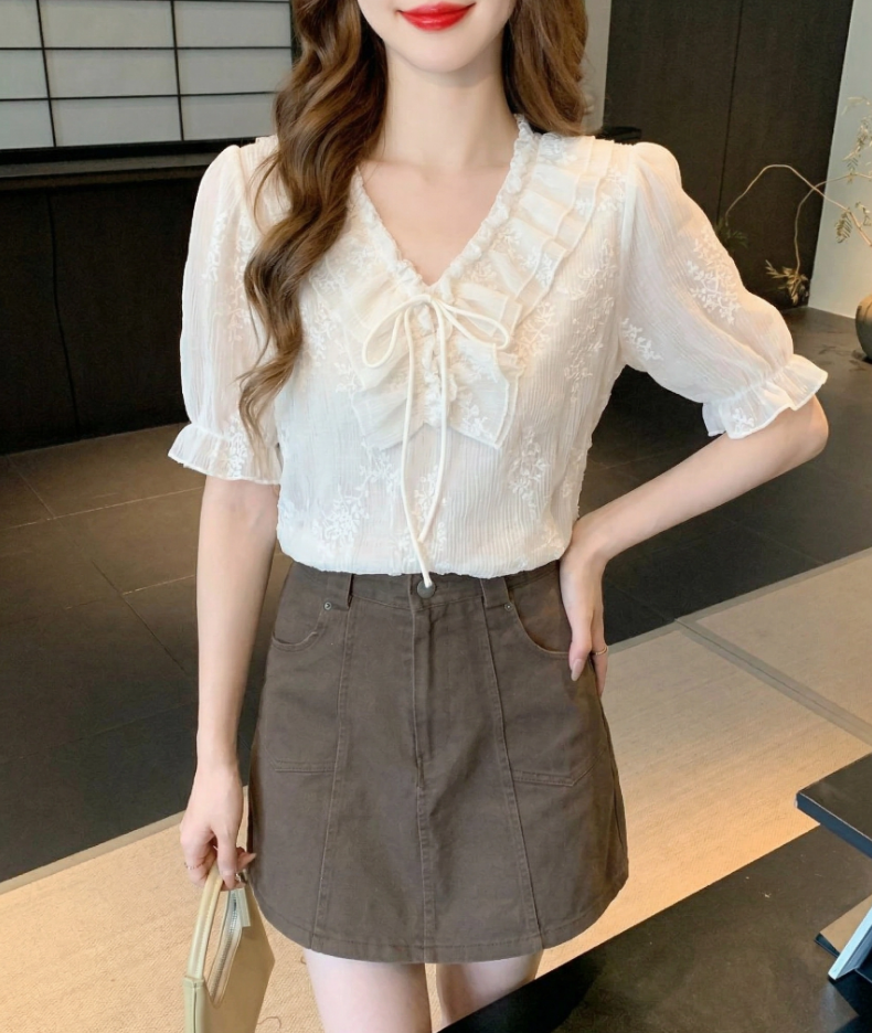 French Chic Puff-Sleeve Lace Blouse