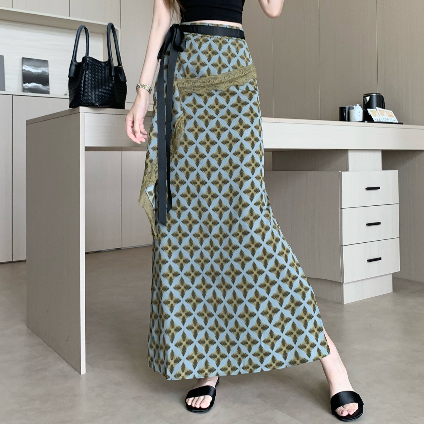 French-style high-end lace-trimmed plaid midi skirt