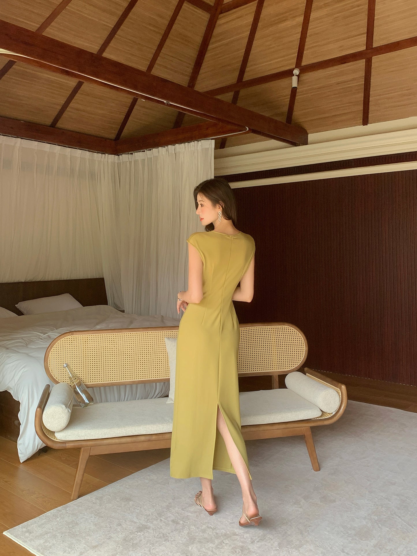 The Versatile High-Waisted Stretch Maxi-Keyhole Edition