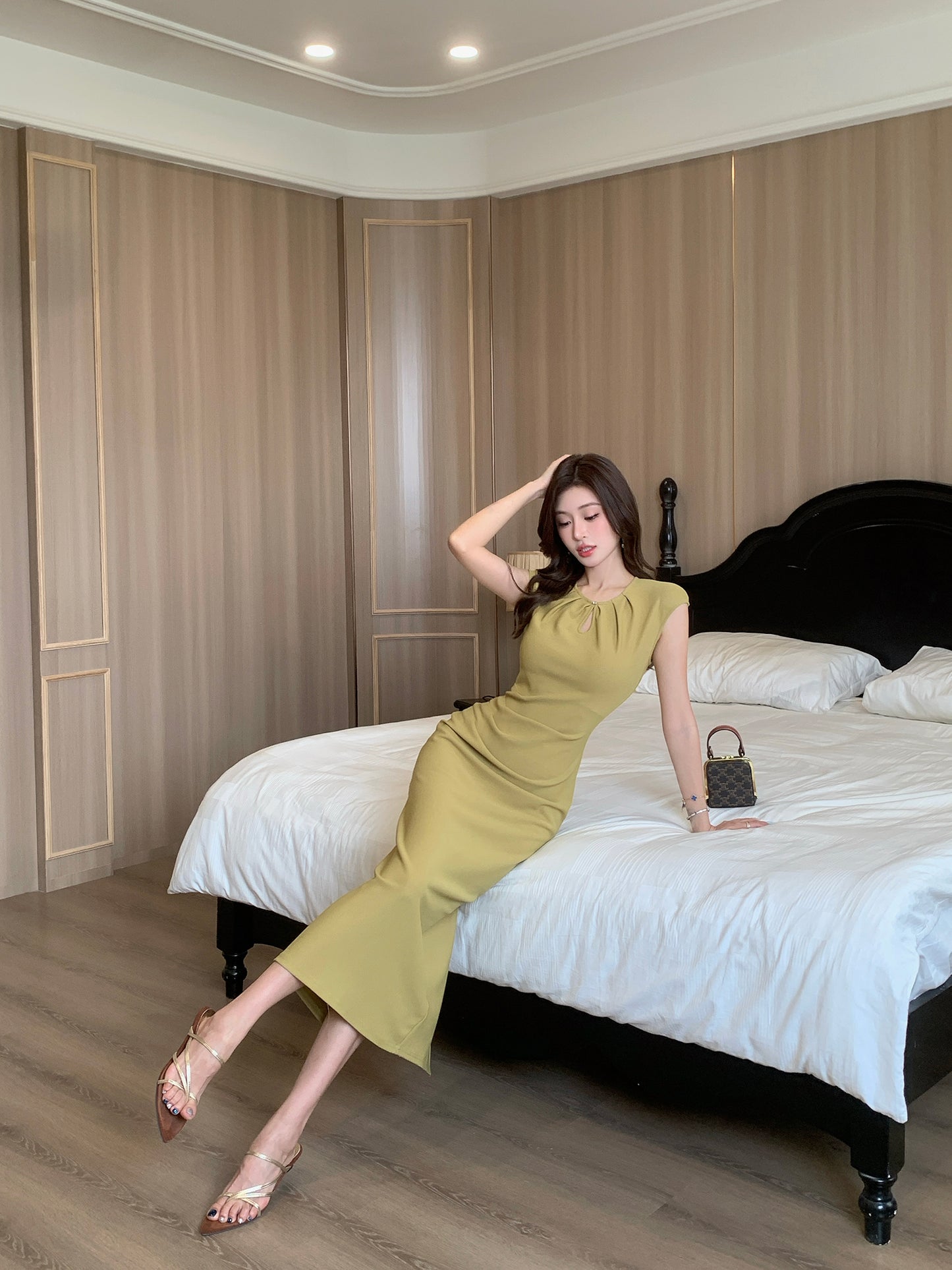 The Versatile High-Waisted Stretch Maxi-Keyhole Edition