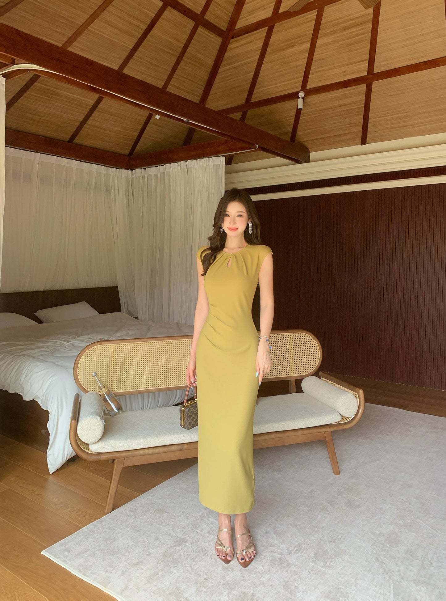 The Versatile High-Waisted Stretch Maxi-Keyhole Edition