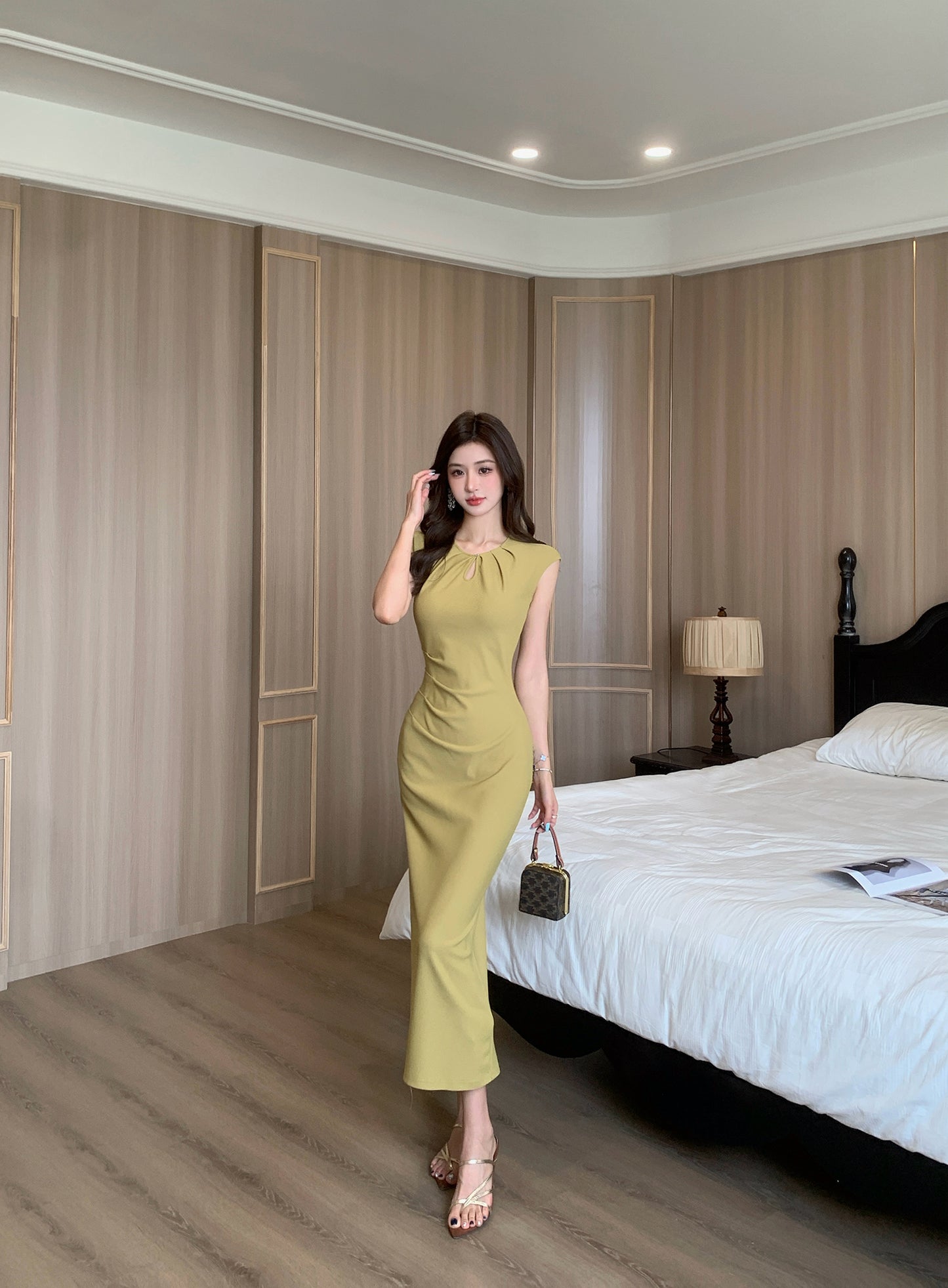 The Versatile High-Waisted Stretch Maxi-Keyhole Edition