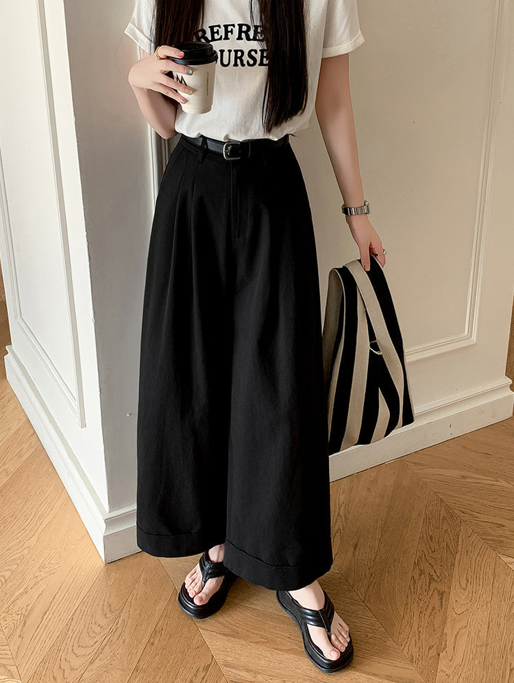 Retro-Style Wide-Leg With Tailored Pleat Front